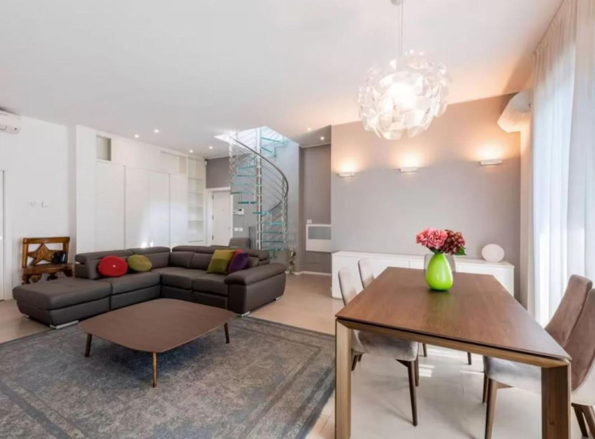 Apartment Ampli De 3-habitacions A Rom